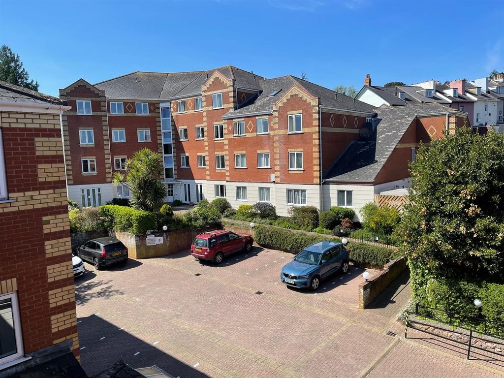 Property photo 1 of 18 Kingsgate