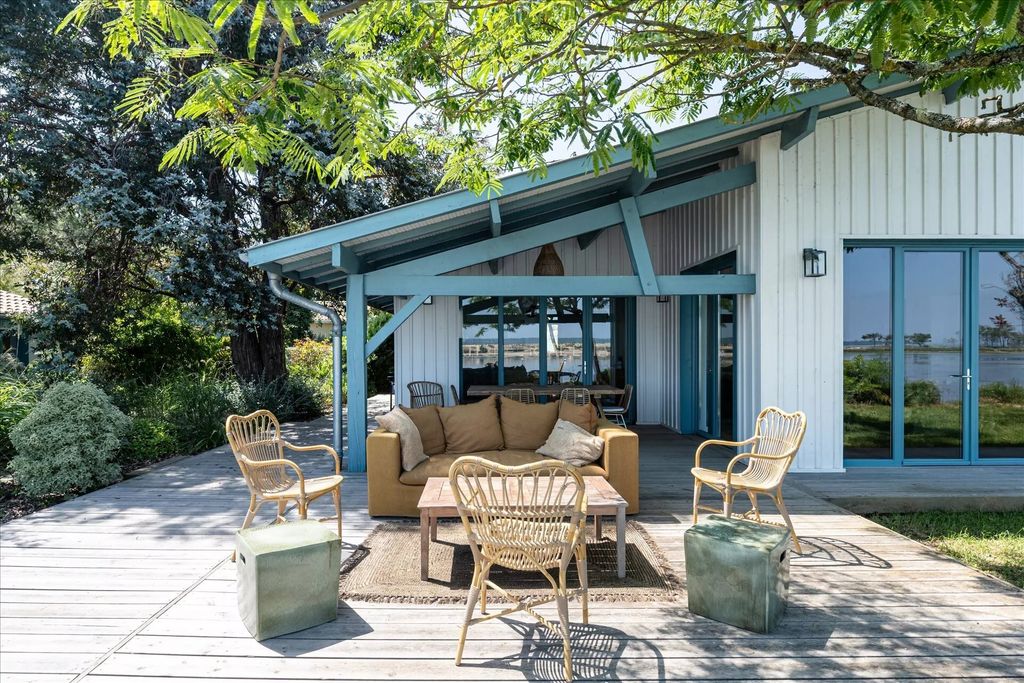 Property photo 1 of 13 In The Heart Of Cap Ferret, Beachfront Property With 5 Suites, Overlooking The Mimbeau Lagoon.