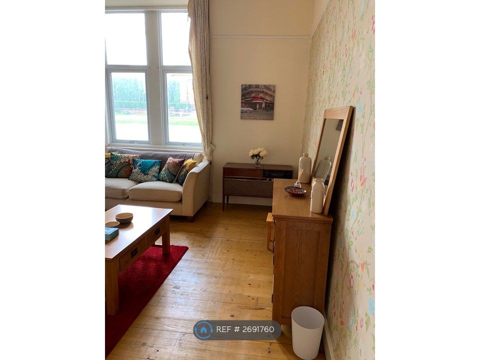 Property photo 2 of 9 Living Room