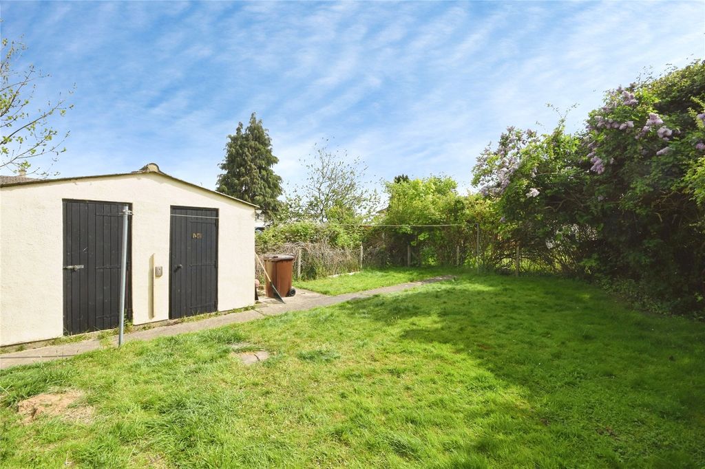 Property photo 2 of 12 Garden