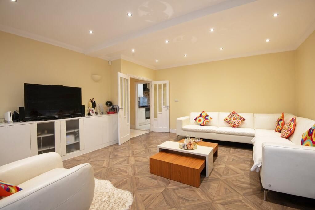 Property photo 3 of 28