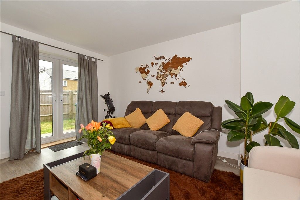 Property photo 2 of 13 Lounge