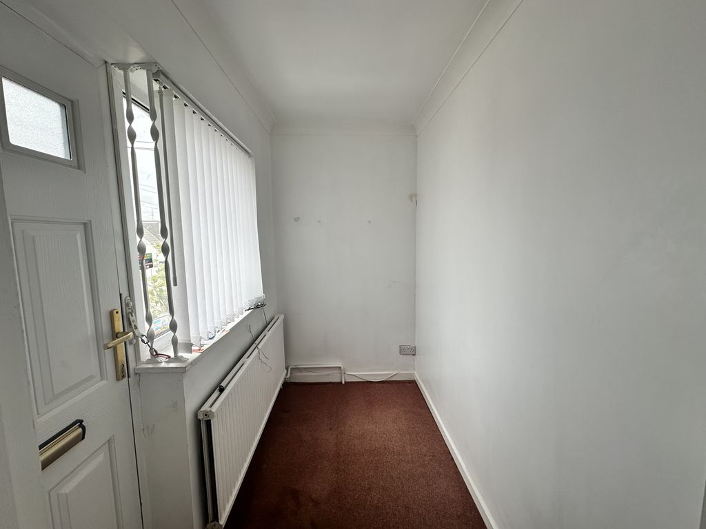 Property photo 2 of 31 Entrance Hall
