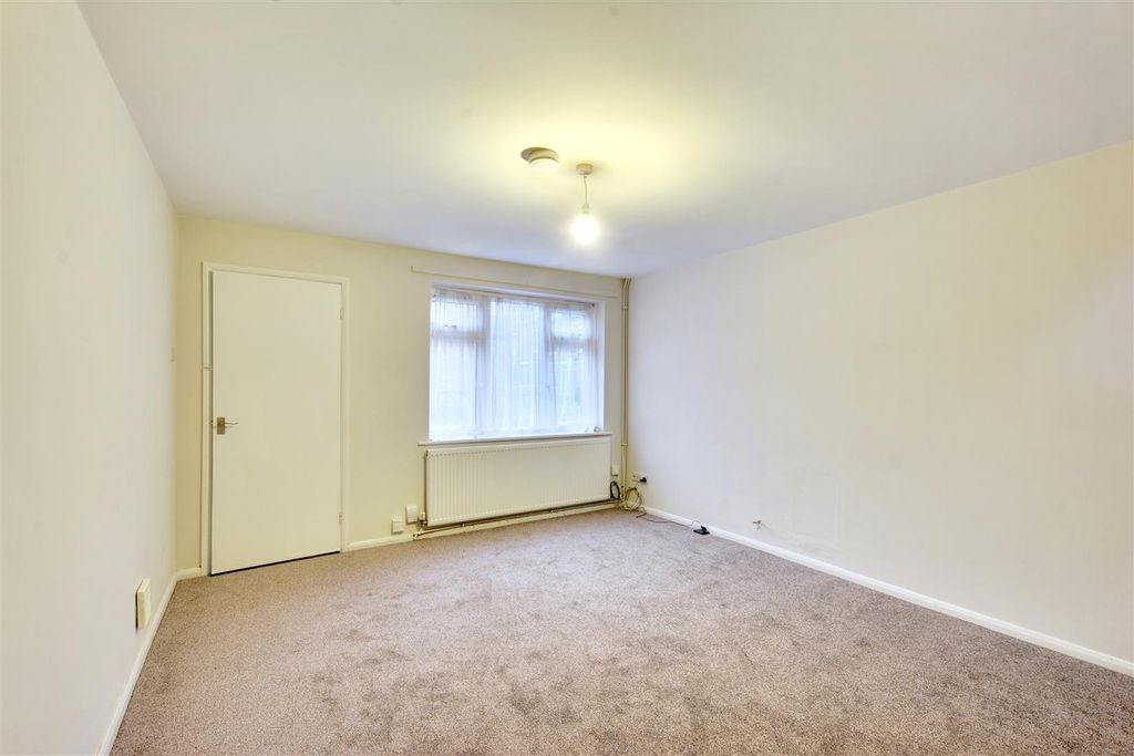 Property photo 3 of 11 Lounge_2.Jpeg