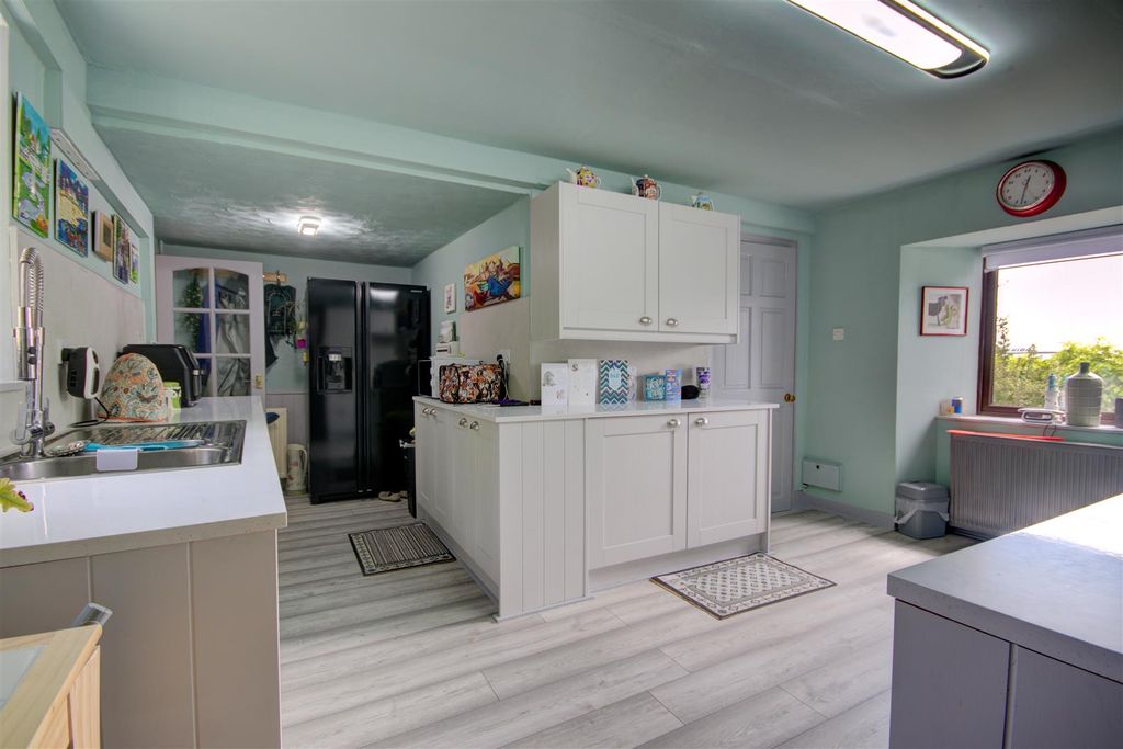Property photo 3 of 28 Kitchen