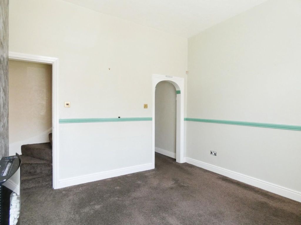 Property photo 2 of 11 Living Room