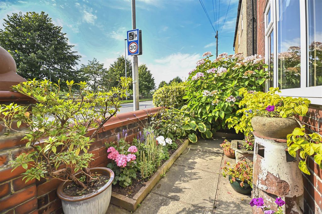 Property photo 2 of 28 469 Warrington Road Front Garden.Jpg