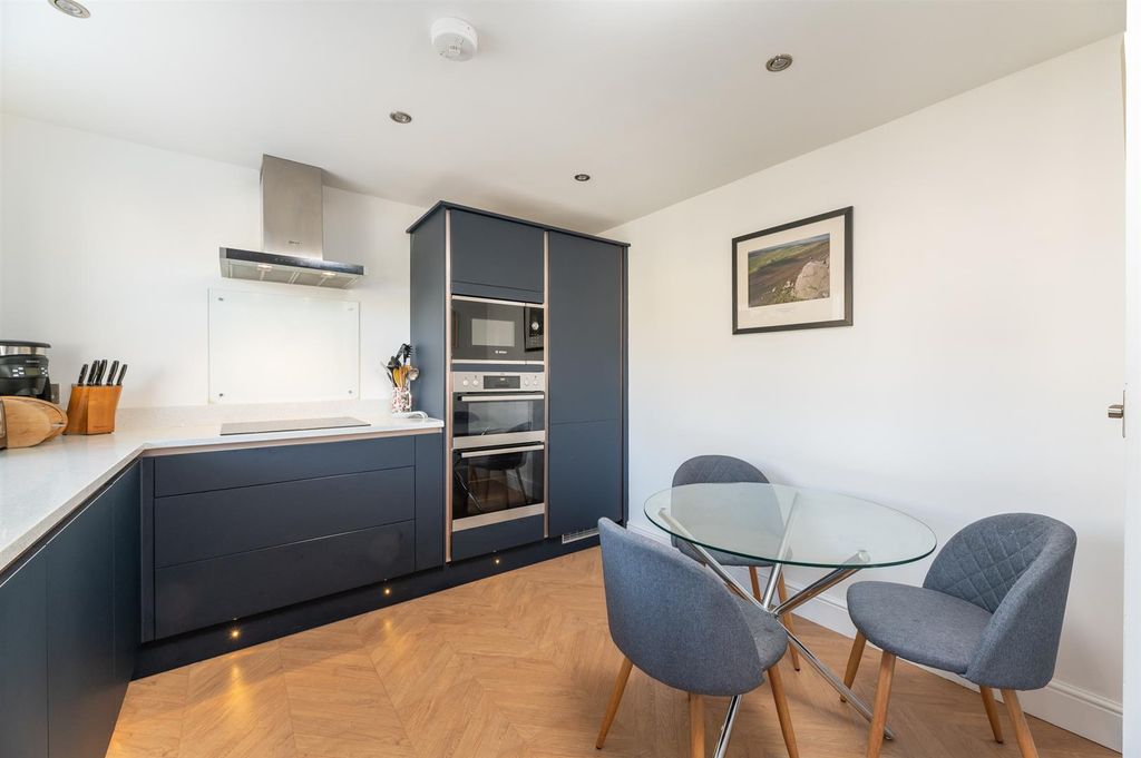 Property photo 3 of 29 Dining Kitchen