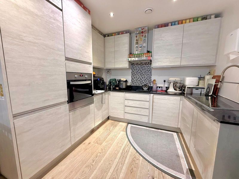 Property photo 3 of 9 Kitchen