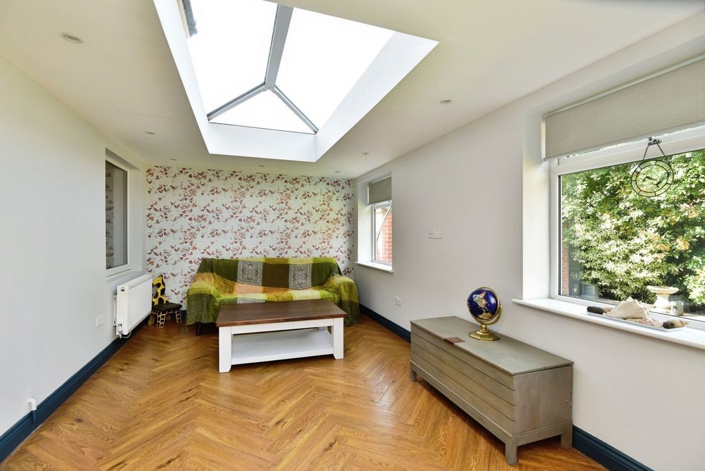 Property photo 3 of 26 Pbox-Img.Jpg