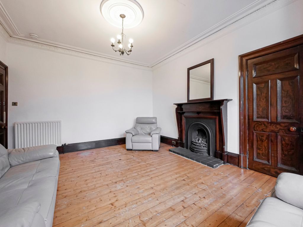 Property photo 3 of 11 Lounge-2