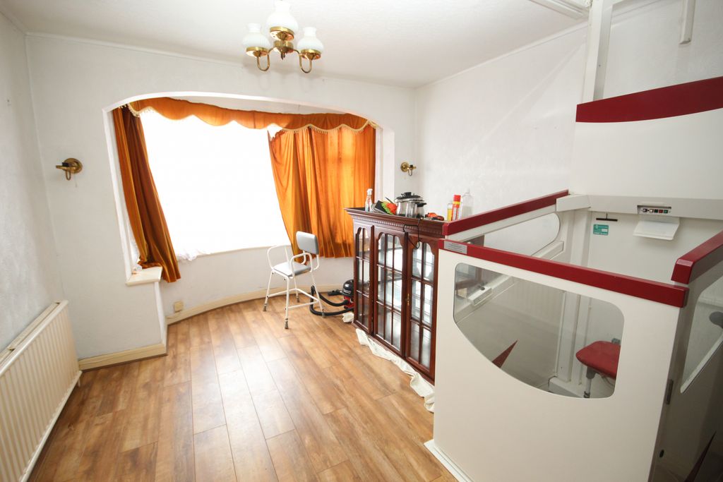 Property photo 3 of 13 Gallery