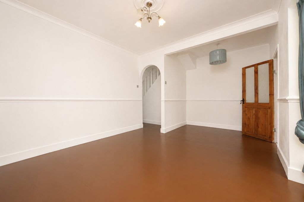 Property photo 3 of 14 2269304