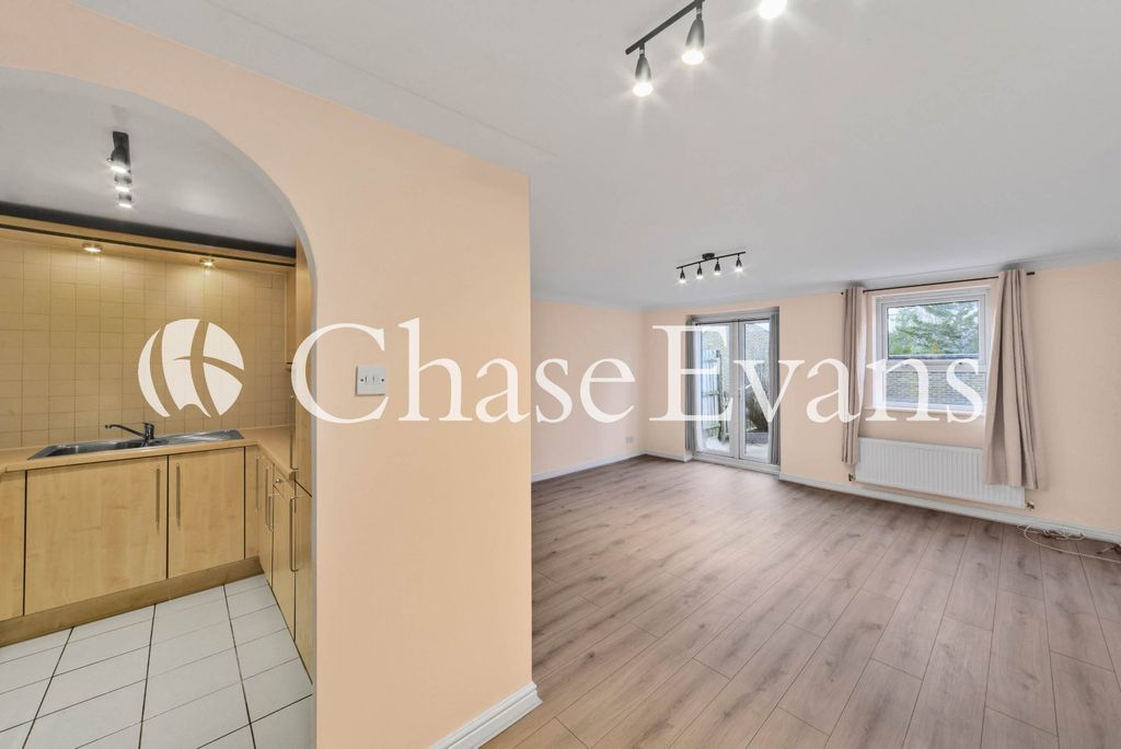 Property photo 3 of 17 Kitchen