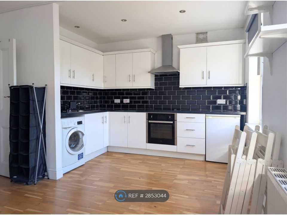 Property photo 2 of 9 Kitchen