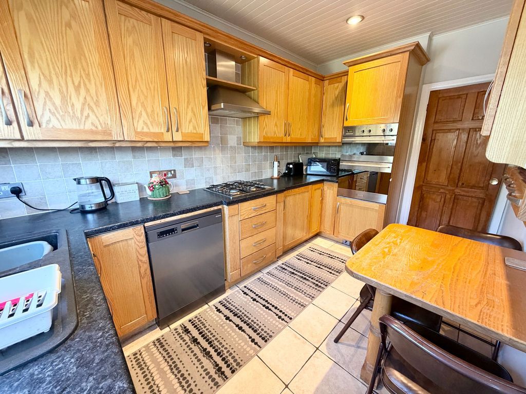 Property photo 3 of 21 Kitchen