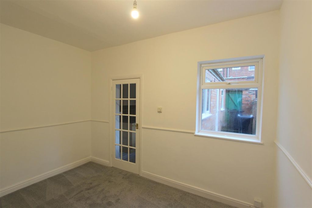 Property photo 2 of 7 Dining Room
