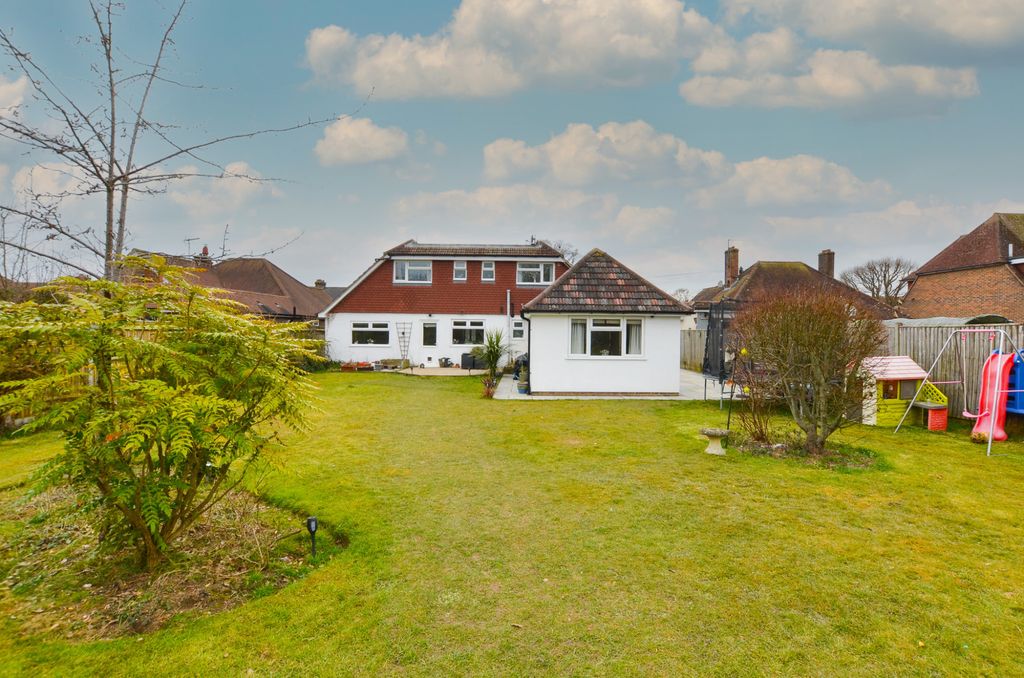 Property photo 2 of 32
