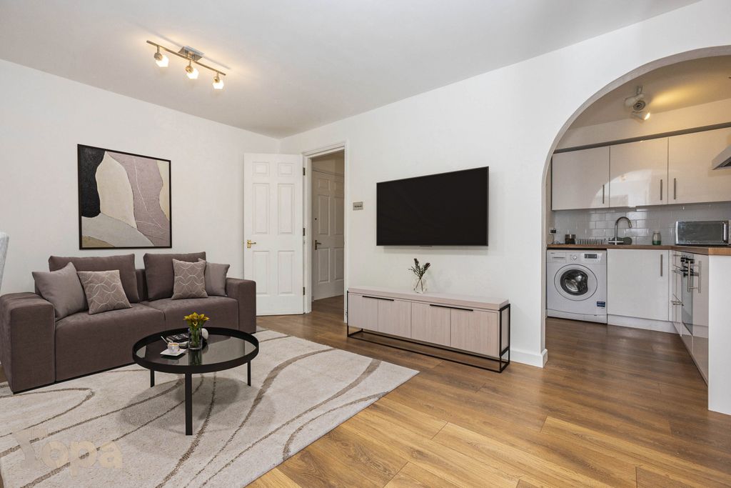 Property photo 3 of 13 Studio