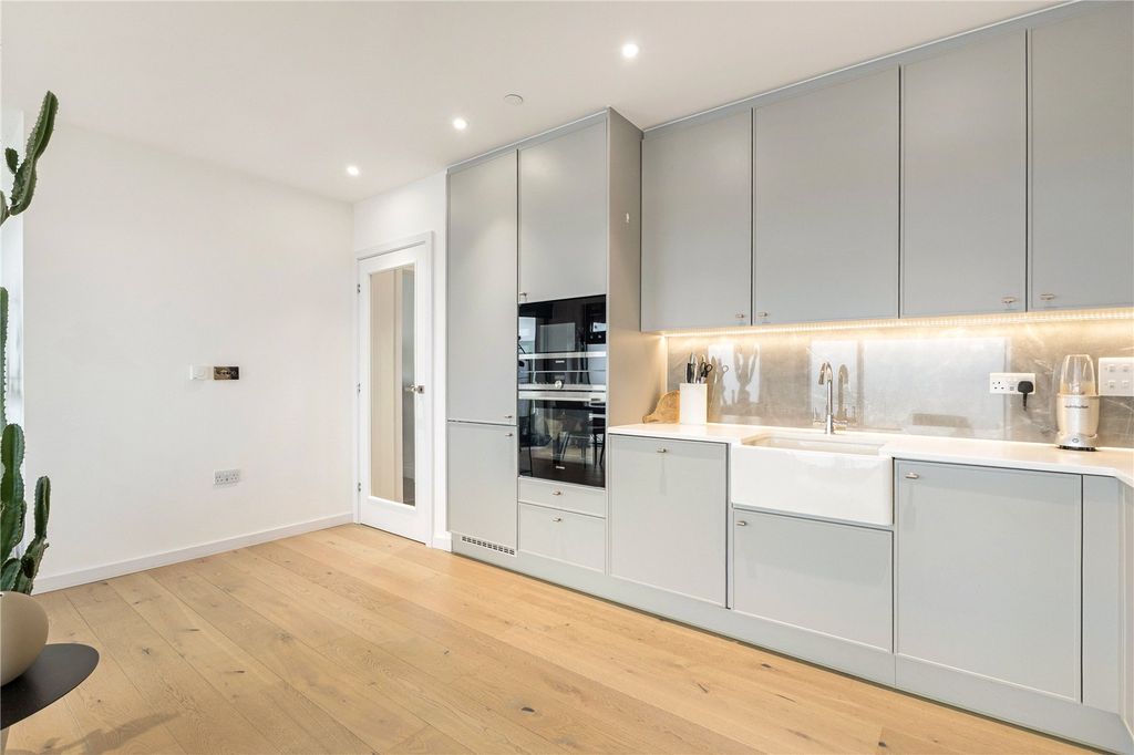 Property photo 1 of 19 Kitchen