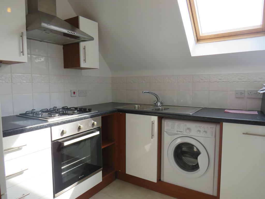 Property photo 2 of 10 Kitchen