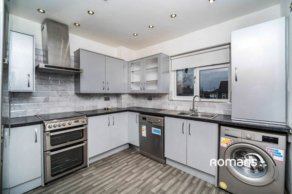 Property photo 2 of 10 Photo