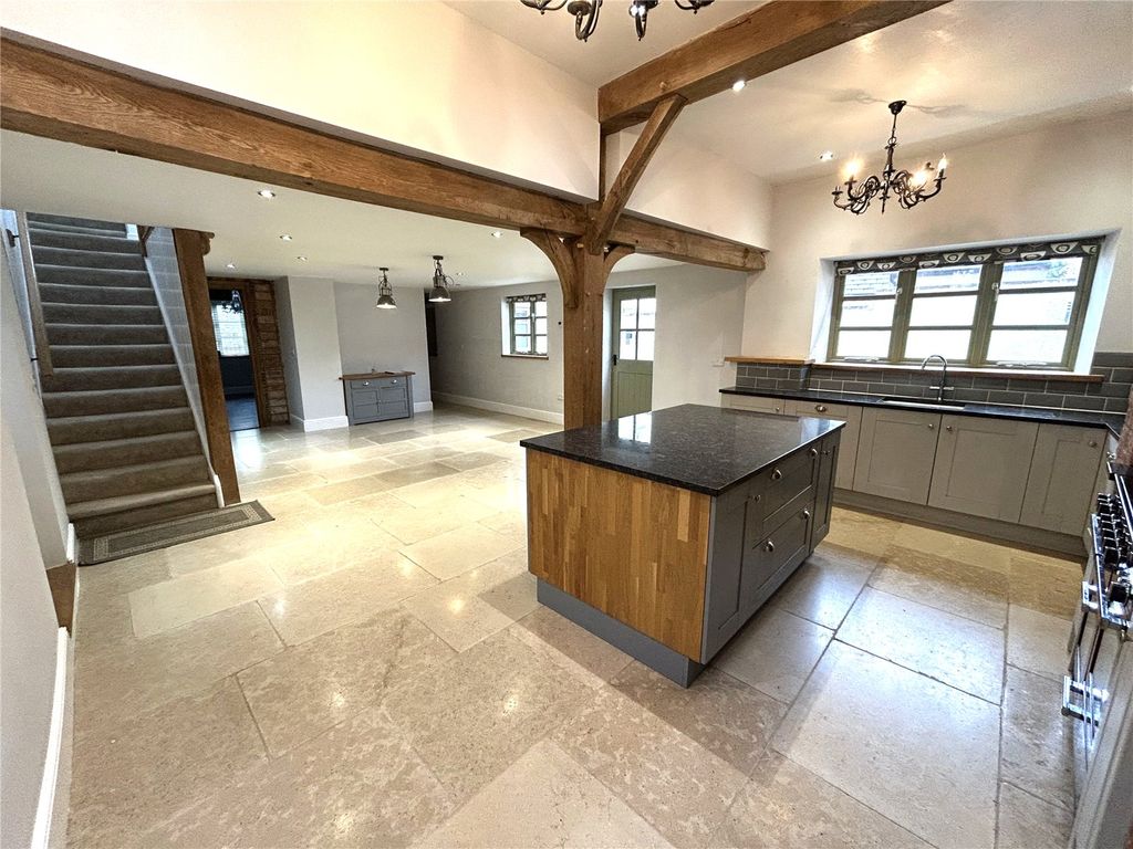 Property photo 2 of 33 Picture No. 22