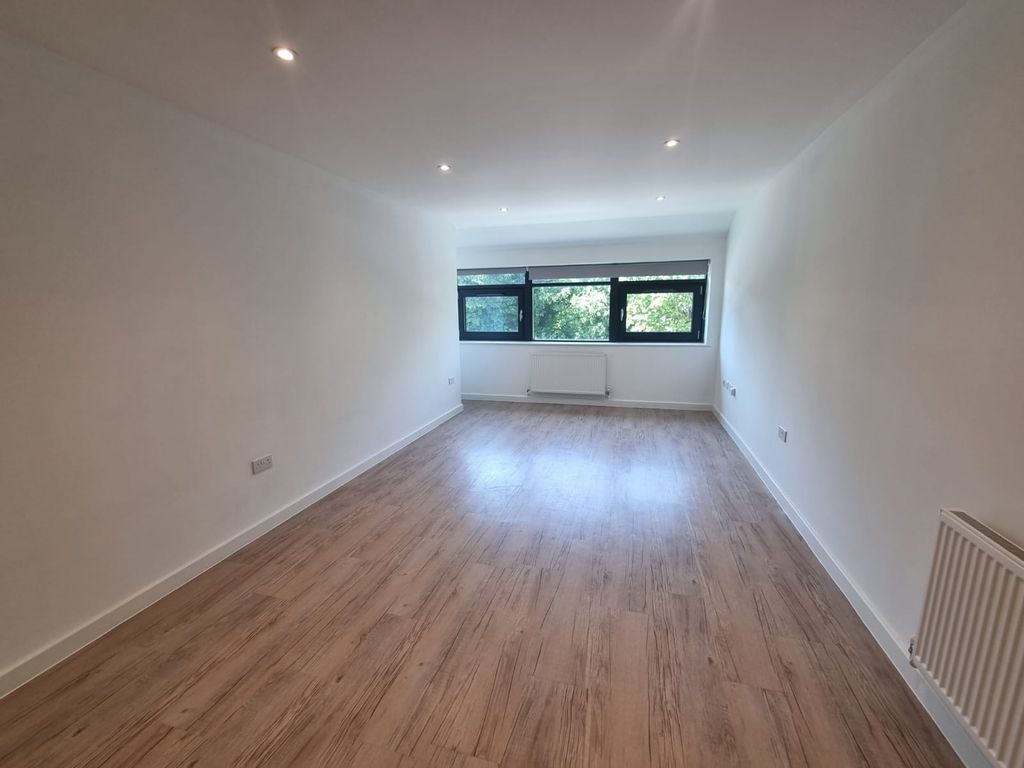Property photo 2 of 11 A0c1Ea01-A87E-473B-85d2-138Be39B88c5