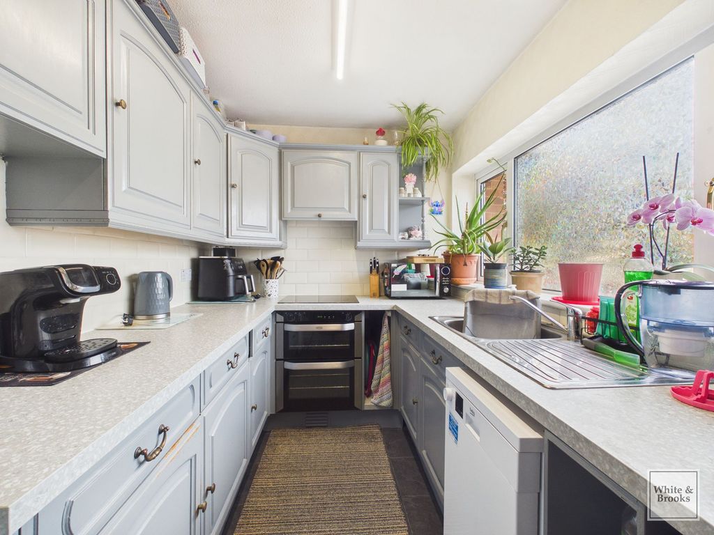 Property photo 3 of 15 Kitchen