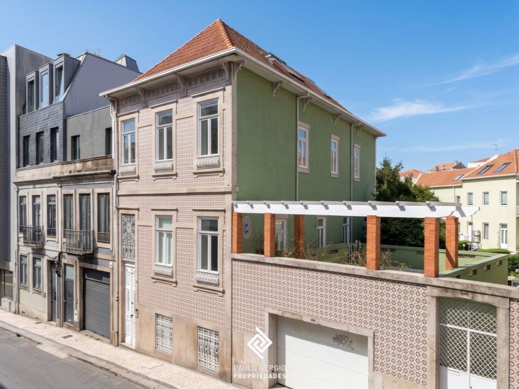 Property photo 1 of 10 For Sale: T1 With Al License On Rua De Camões, Porto