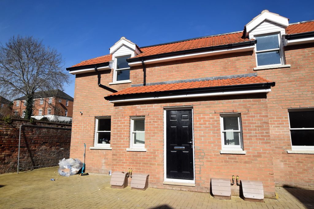 Property photo 1 of 7 Photo 01