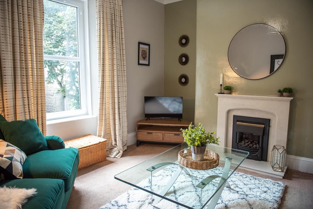 Property photo 1 of 7 Lounge 5