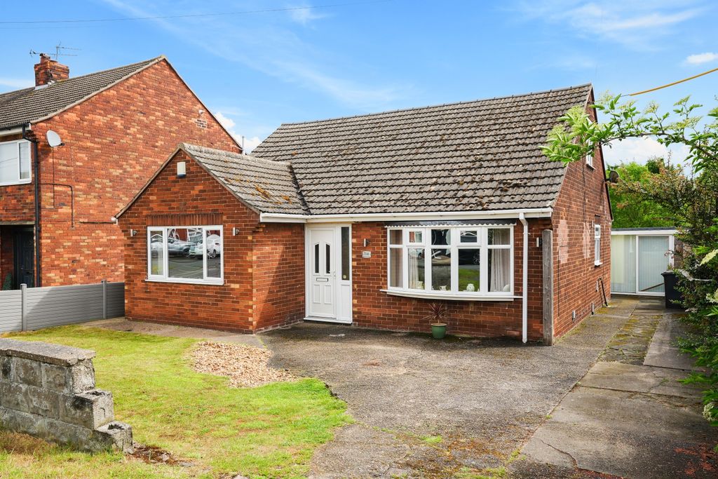 Property photo 1 of 17 Ewemove Estate Agents Scunthorpe - Front Aspect