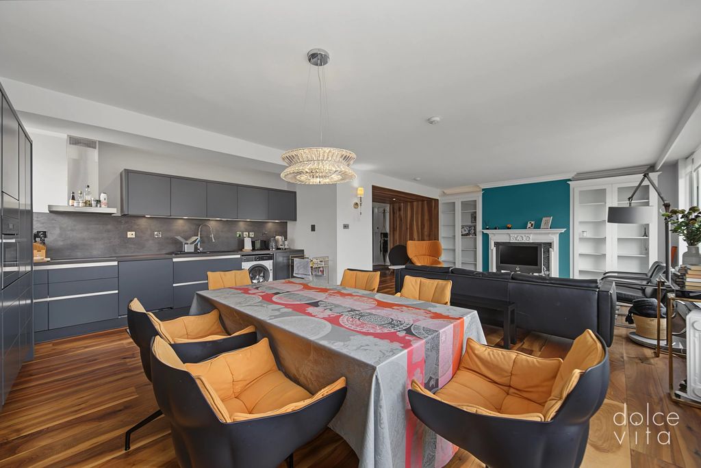 Property photo 2 of 10 {"Order_Id": "2Ac934d2-161B-415B-Ac5d-F9Ea787F96Eb", "Image_Id": "31853422-3593-4F80-B882-62503E12Badd"}