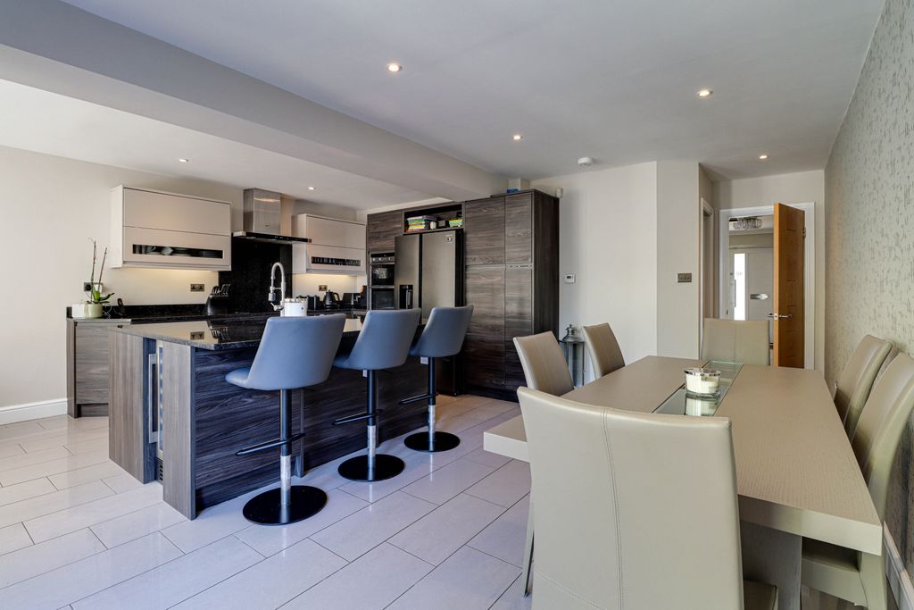 Property photo 3 of 37 Kitchen/Family/Breakfast Room