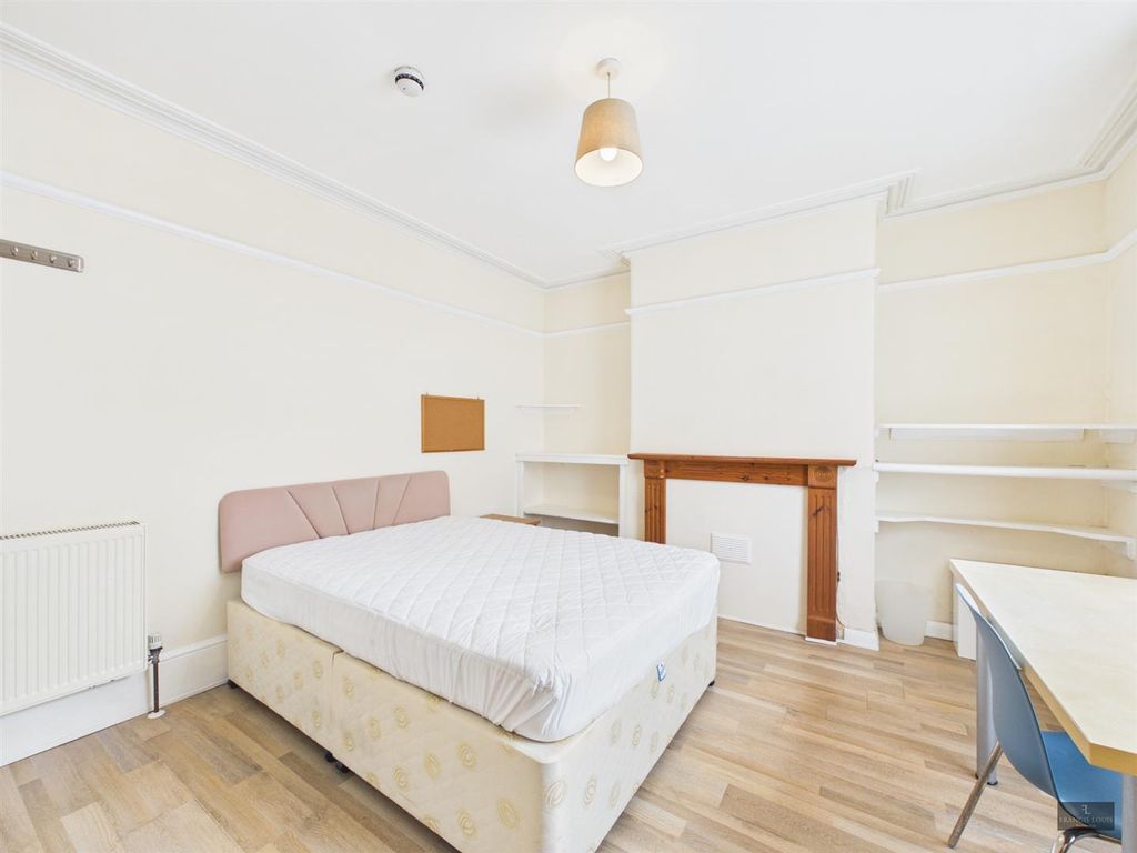 Property photo 3 of 14 Cam02887G0-Pr0732-Still005.Jpg
