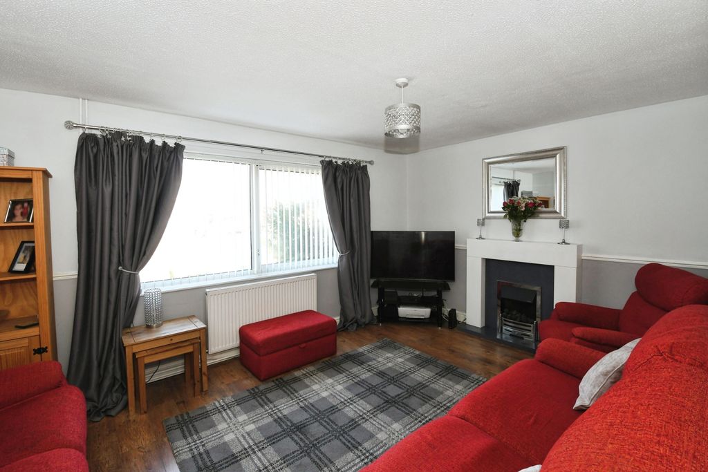 Property photo 2 of 14 Lounge