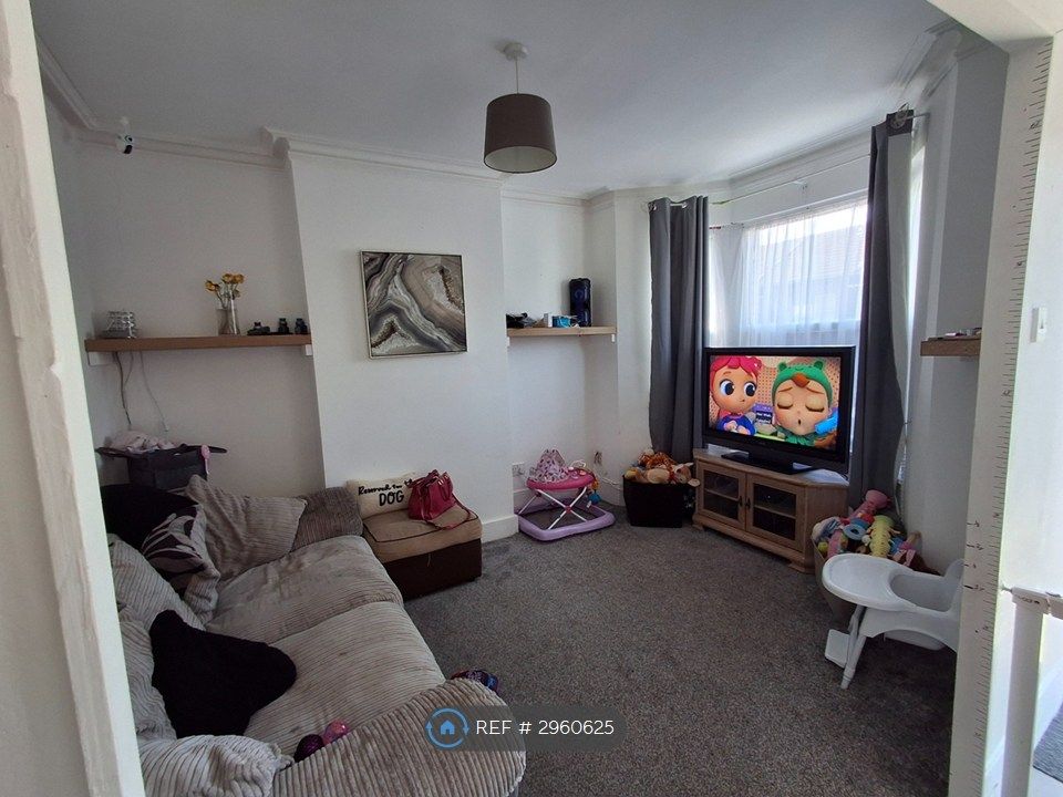 Property photo 2 of 11 Lounge