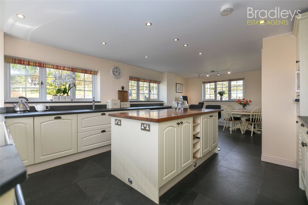 Property photo 3 of 26 Picture No. 03
