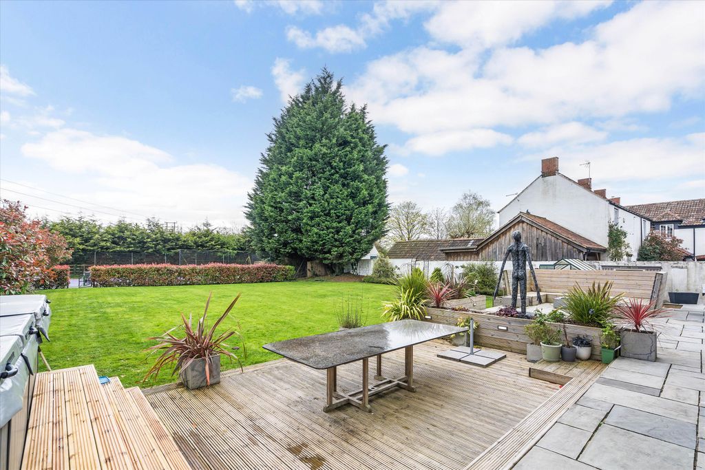 Property photo 2 of 19 Image