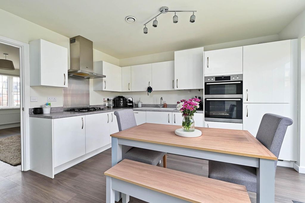 Property photo 2 of 13 Kitchen/Dining Room