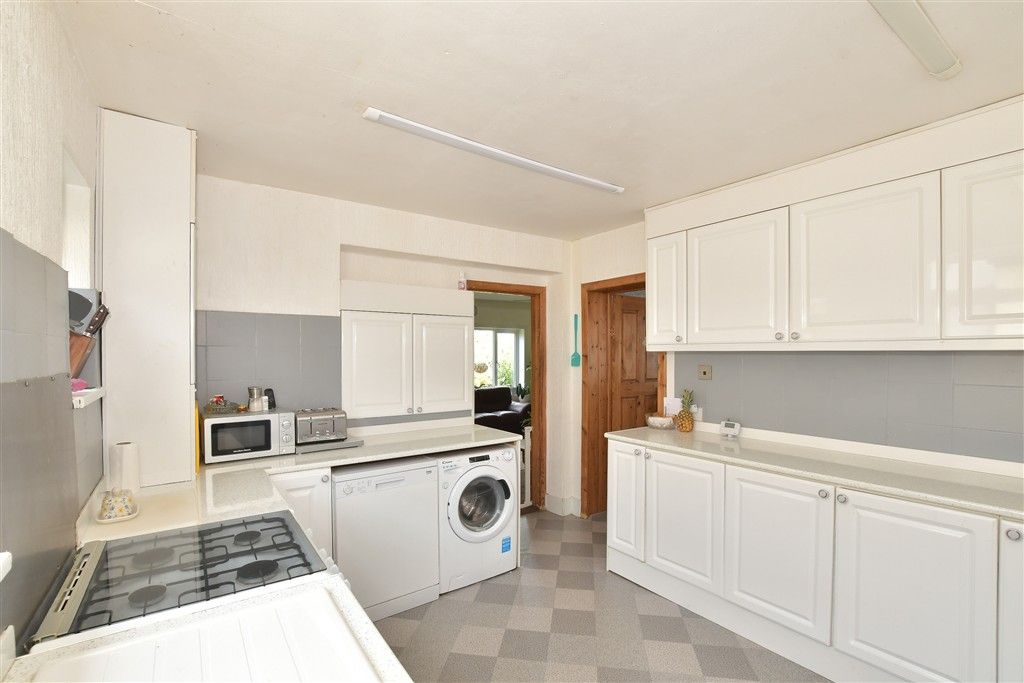 Property photo 3 of 17 Kitchen