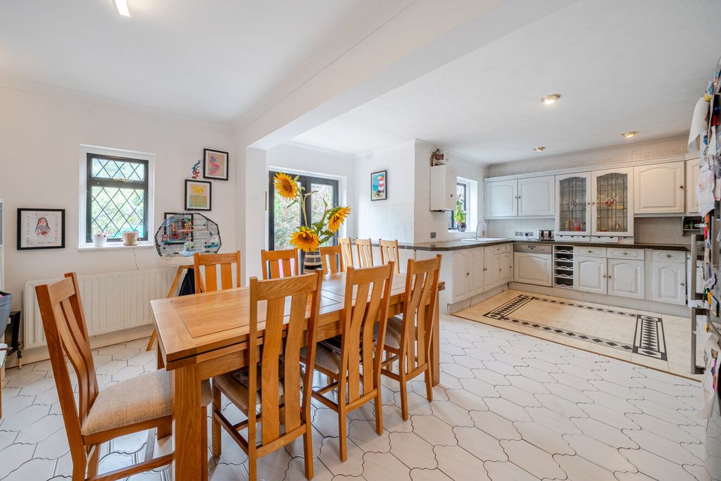 Property photo 2 of 16 1508996-6-6A84360...