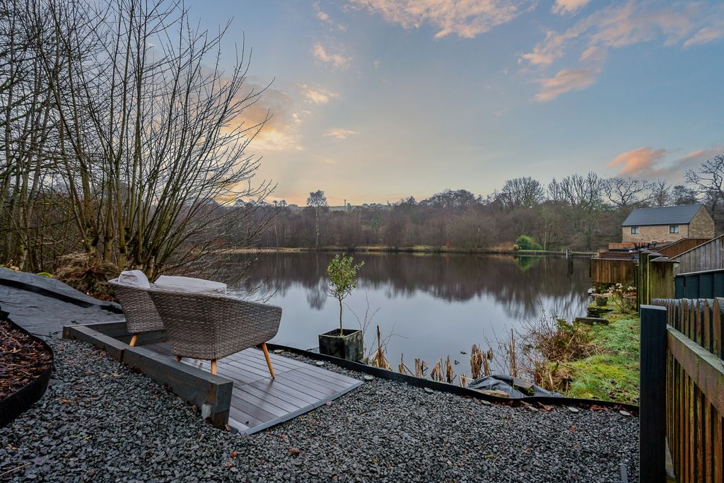 Property photo 3 of 46 4865585