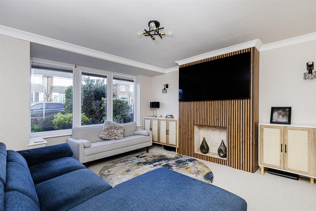 Property photo 3 of 41 Living Room
