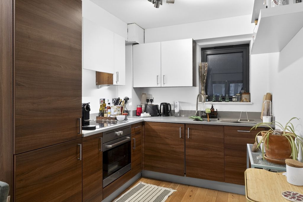 Property photo 2 of 20 Reception/Kitchen