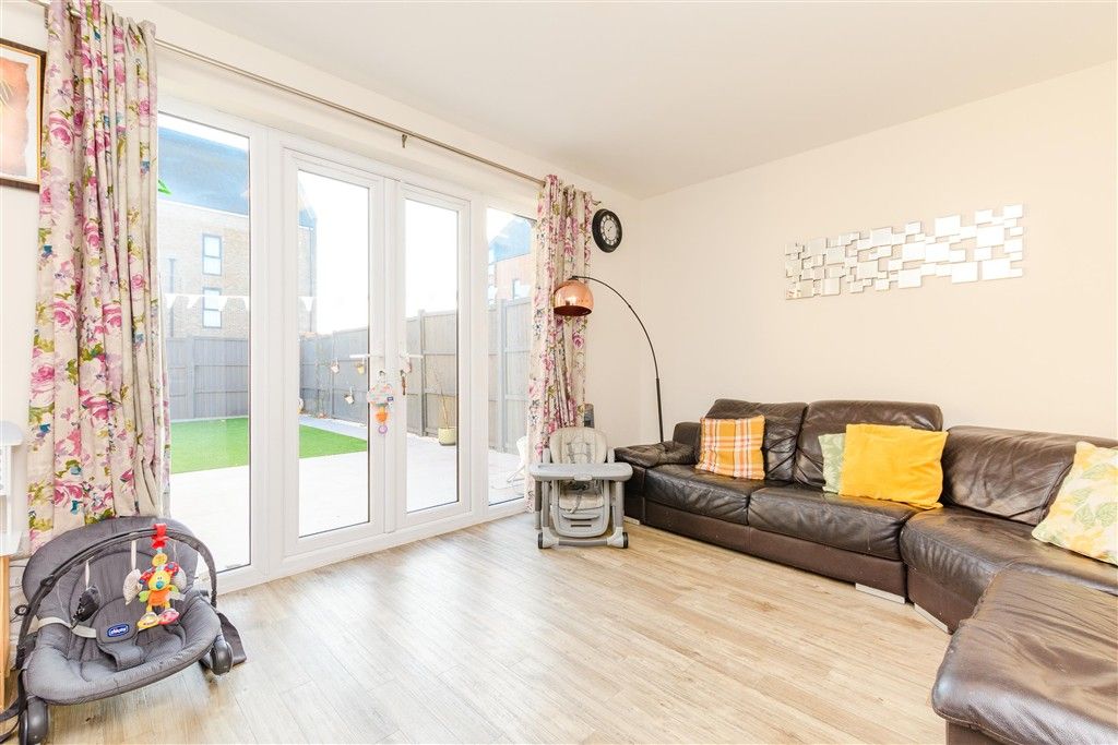 Property photo 3 of 9 Lounge