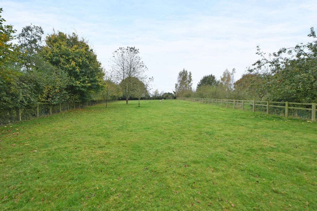 Property photo 3 of 28