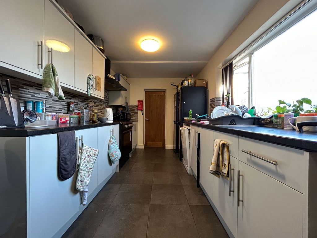 Property photo 3 of 11 3335F2c6-E577-47Eb-A2d2-60Bb73E760B4