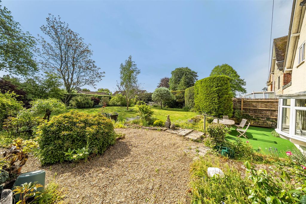 Property photo 3 of 17 Garden Vista